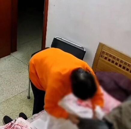 保姆这样不仅伤害的是老人和儿女的心